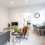 Flat B Commercial Road, 3 Bedrooms, Sleeps 5, Located In Town Centre